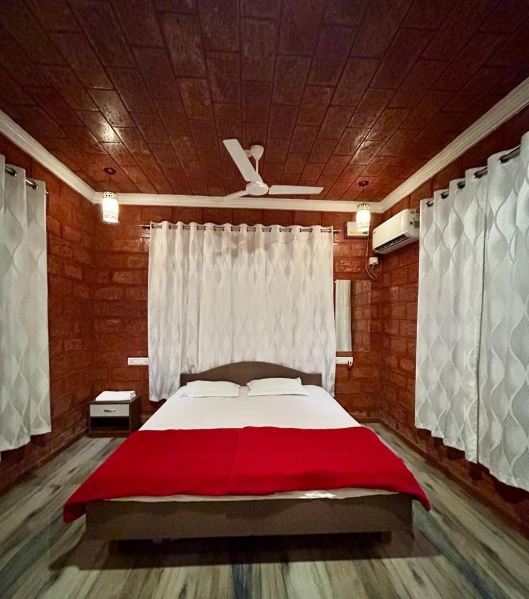 Redstone Farmhouse Kashid Bagian luar foto