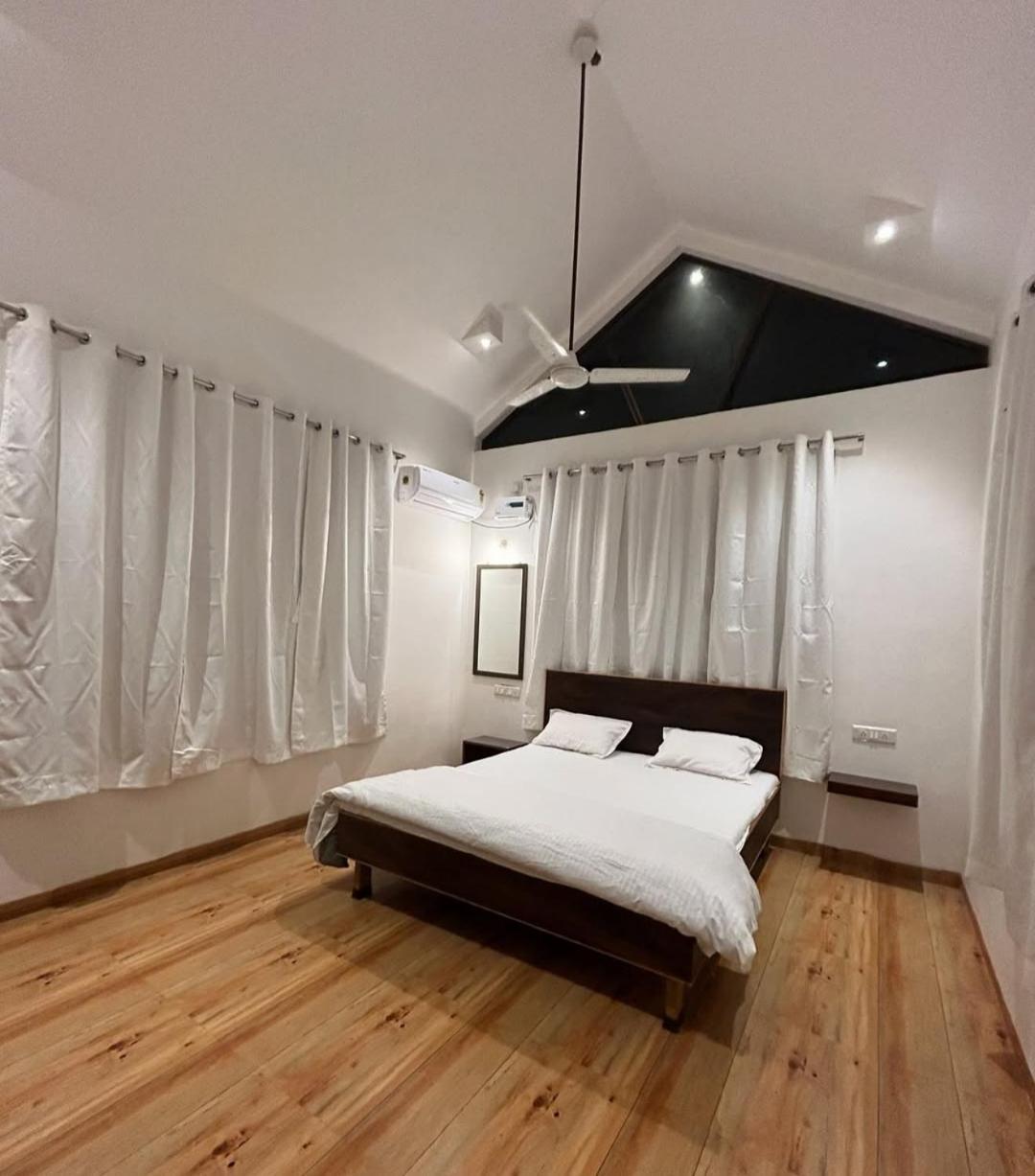 Redstone Farmhouse Kashid Bagian luar foto