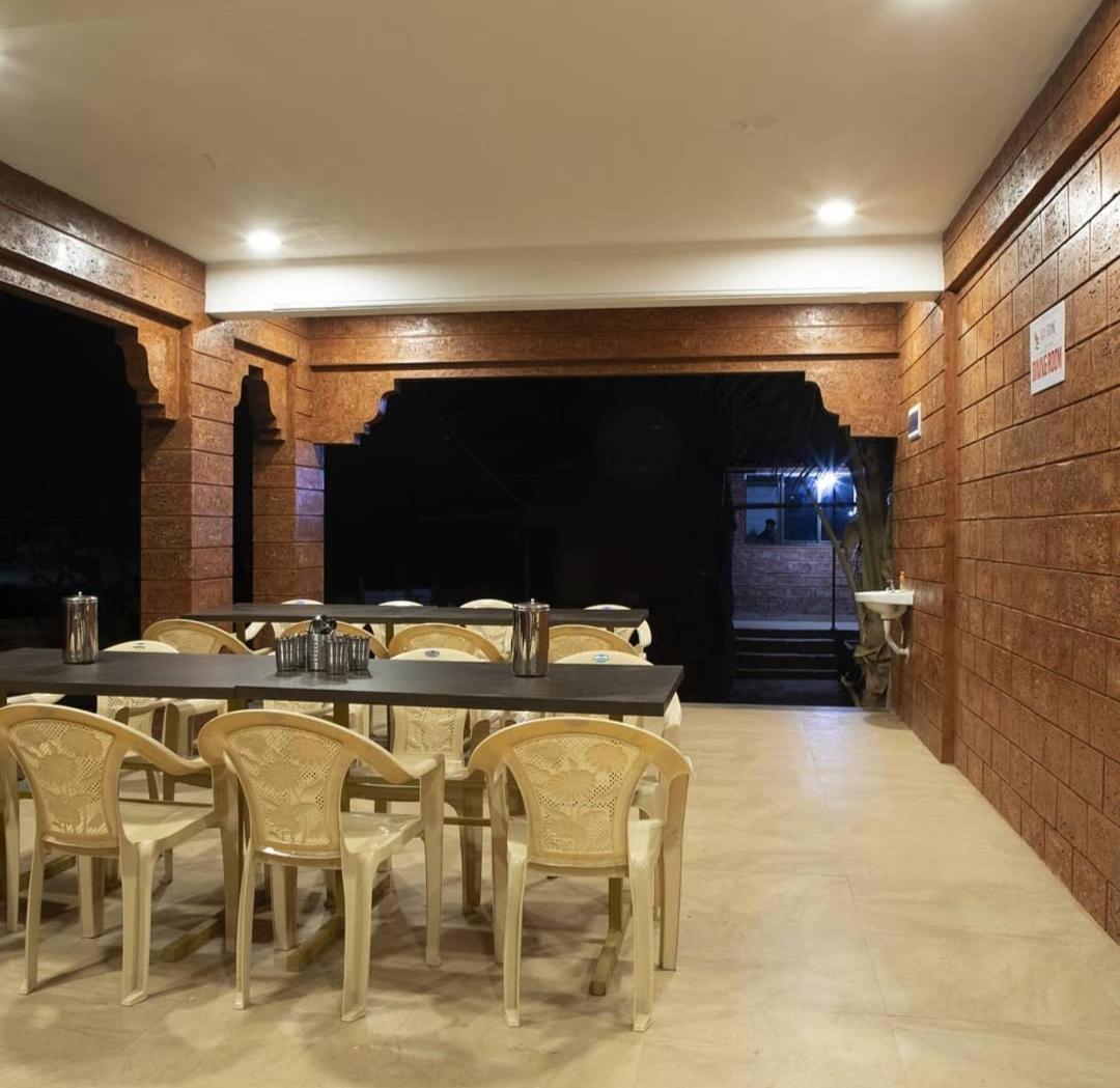 Redstone Farmhouse Kashid Bagian luar foto